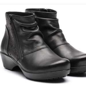 NWOT - Abeo Pro System Jennie Boots Slip Resistant Black Leather - Women size 10